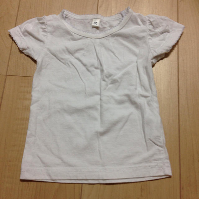 西松屋(ニシマツヤ)のベビー 白Tシャツ 75 キッズ/ベビー/マタニティのベビー服(~85cm)(Ｔシャツ)の商品写真