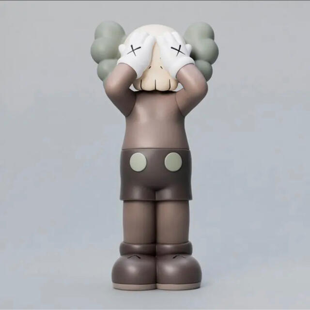 KAWS  HOLIDAY UK - Figure  Brown