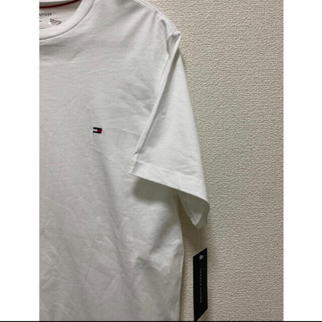 TOMMY HILFIGER(トミーヒルフィガー)の白　Lサイズ2枚 メンズのトップス(Tシャツ/カットソー(半袖/袖なし))の商品写真