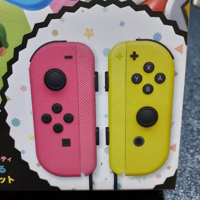 Nintendo Switch(ニンテンドースイッチ)の【専用】Joy-Con　ジョイコン+ストラップ エンタメ/ホビーのゲームソフト/ゲーム機本体(家庭用ゲームソフト)の商品写真