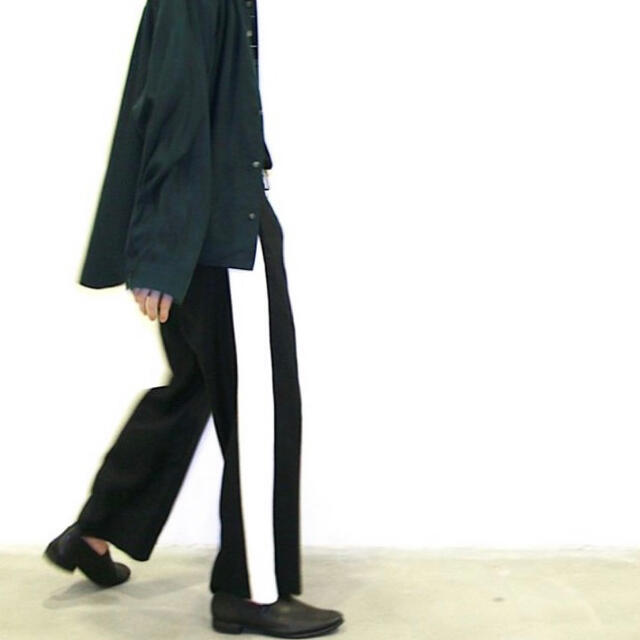 SUNSEA(サンシー)のTHEE WIDE LINE EASY SLACKS シー ワイドパンツ メンズのパンツ(スラックス)の商品写真