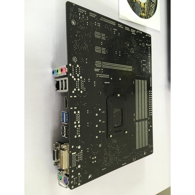 ASUS(エイスース)のASUS B85M-G CPUi7-4790付DDR3-1600-4GB×4枚付 スマホ/家電/カメラのPC/タブレット(PCパーツ)の商品写真