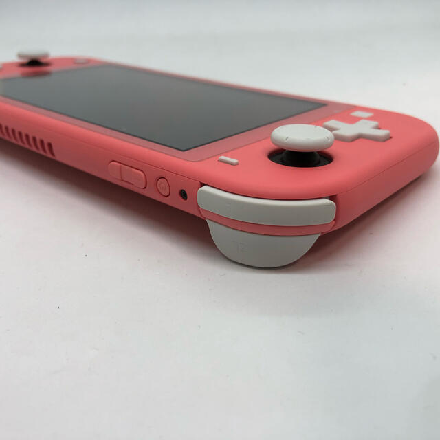 Nintendo Switch(ニンテンドースイッチ)のSwitch Lite （コーラル）本体 エンタメ/ホビーのゲームソフト/ゲーム機本体(携帯用ゲーム機本体)の商品写真