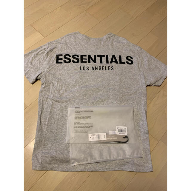 FEAR OF GOD(フィアオブゴッド)のfear of god essentials Los Angeles TシャツM メンズのトップス(Tシャツ/カットソー(半袖/袖なし))の商品写真