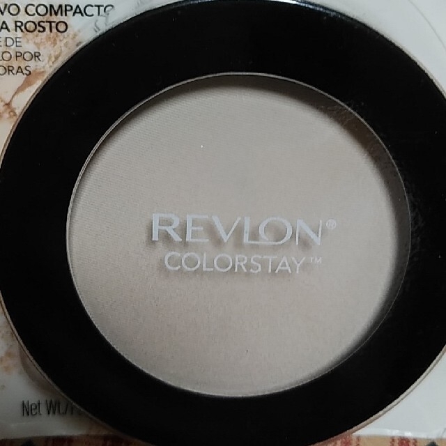 REVLON(レブロン)のREVLON☆カラーステイ・フィニッシングパウダー《透明肌色》 コスメ/美容のベースメイク/化粧品(フェイスパウダー)の商品写真