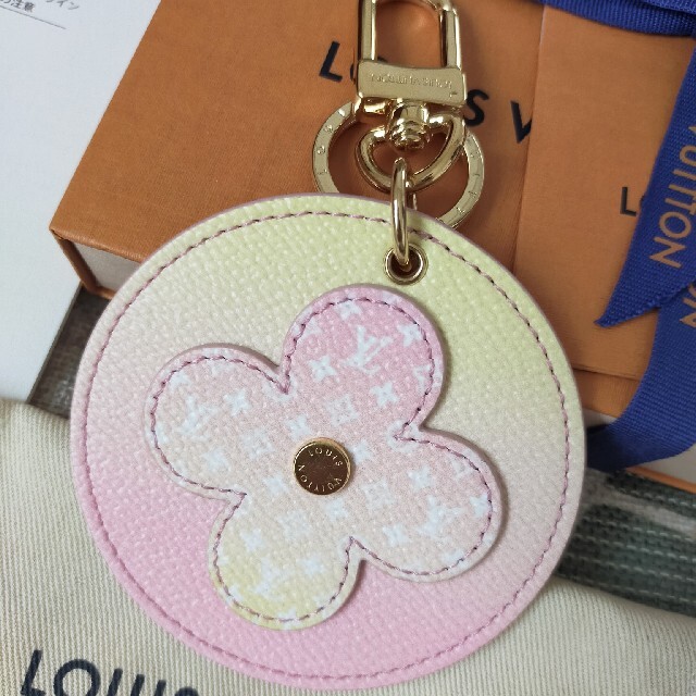 LOUIS VUITTON(ルイヴィトン)の♡ 新品未使用 ルイヴィトン ポルトクレ イリュストレ プール M00285♡ レディースのファッション小物(キーホルダー)の商品写真