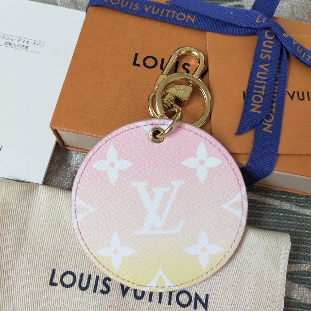 LOUIS VUITTON(ルイヴィトン)の♡ 新品未使用 ルイヴィトン ポルトクレ イリュストレ プール M00285♡ レディースのファッション小物(キーホルダー)の商品写真