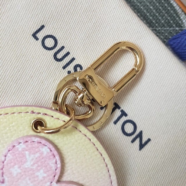 LOUIS VUITTON(ルイヴィトン)の♡ 新品未使用 ルイヴィトン ポルトクレ イリュストレ プール M00285♡ レディースのファッション小物(キーホルダー)の商品写真