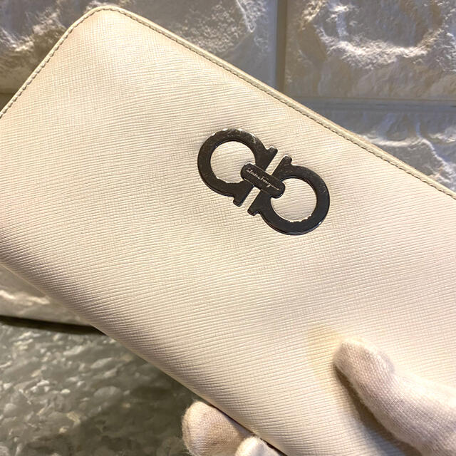 【美品】Ferragamo フェラガモ ガンチーニ ラウンドジップ長財布 人気