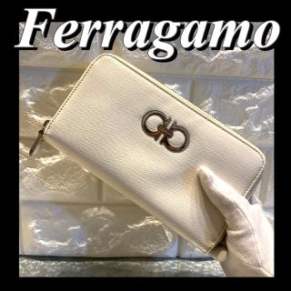 サルヴァトーレフェラガモ(Salvatore Ferragamo)の【美品】Ferragamo フェラガモ ガンチーニ ラウンドジップ長財布 人気(財布)