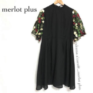 メルロー(merlot)のmerlot plus 花刺繍袖ワンピース　＊ブラック(ひざ丈ワンピース)