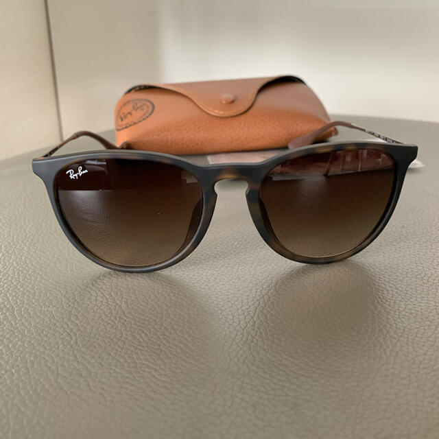 Ray-Ban(レイバン)の〜専用〜     Ray-Ban erika サングラス ブラウン レディースのファッション小物(サングラス/メガネ)の商品写真