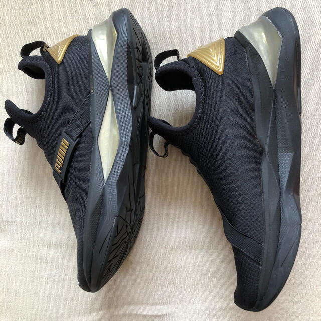 PUMA(プーマ)のPUMA プーマ LQDCELL シャッター ミッド ウィメンズ22.5cm レディースの靴/シューズ(スニーカー)の商品写真