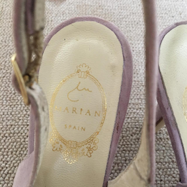 MARIAN のスペイン製スエードパンプス レディースの靴/シューズ(ハイヒール/パンプス)の商品写真