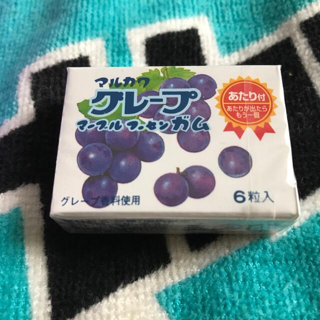 激安23個セット、マルカワ　グレープ　マーブルフーセンガム 食品/飲料/酒の食品(菓子/デザート)の商品写真