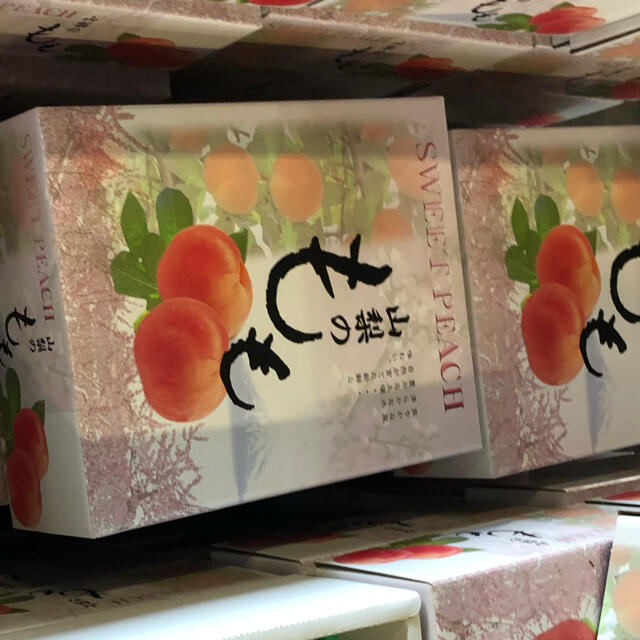 桃7玉〜9玉　化粧箱 食品/飲料/酒の食品(フルーツ)の商品写真