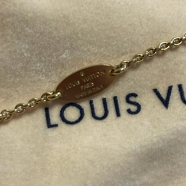 LOUIS VUITTON(ルイヴィトン)のLOUIS VUITTON  エッセンシャル　V ネックレス レディースのアクセサリー(ネックレス)の商品写真