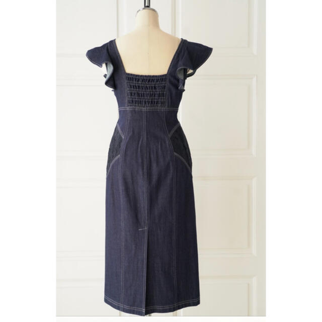 SNIDEL(スナイデル)の【rei様専用】RuffledShoulderDenimMidiDress レディースのワンピース(ひざ丈ワンピース)の商品写真