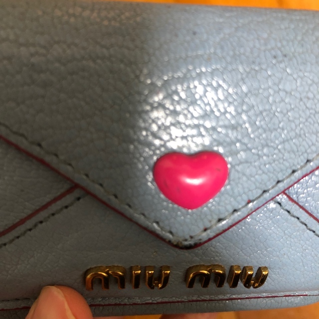 miumiu(ミュウミュウ)のmiumiu  ハートレター三つ折り　ミニ財布 レディースのファッション小物(財布)の商品写真