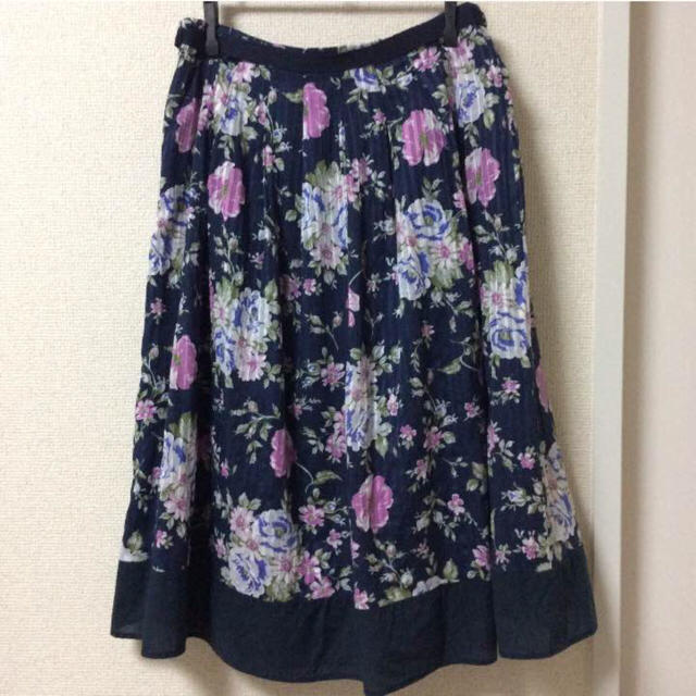 Lois CRAYON(ロイスクレヨン)のお値下げ♡プレイスポーズ花柄ミモレ丈スカート レディースのスカート(ひざ丈スカート)の商品写真