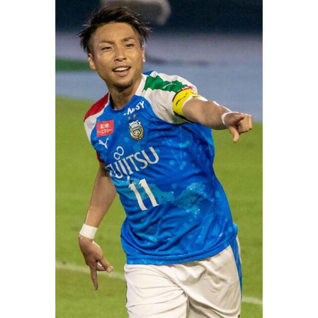 PUMA(プーマ)の川崎フロンターレ2019リミテッドユニフォーム#14中村憲剛 L フルサイン入り スポーツ/アウトドアのサッカー/フットサル(ウェア)の商品写真