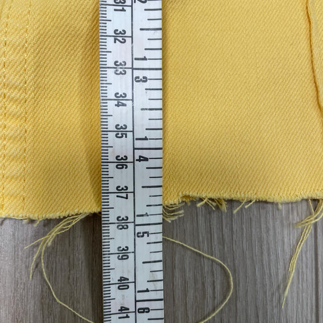 H&M(エイチアンドエム)のH&M 黄色　イエロー膝丈スカート レディースのスカート(ひざ丈スカート)の商品写真