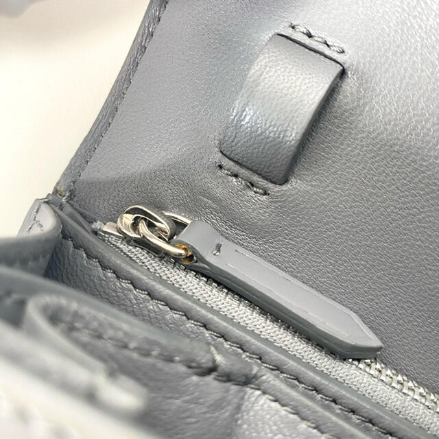 celine(セリーヌ)の【新品同様】セリーヌ クラシック ボックス ミディアム グレー ショルダーバッグ レディースのバッグ(ショルダーバッグ)の商品写真