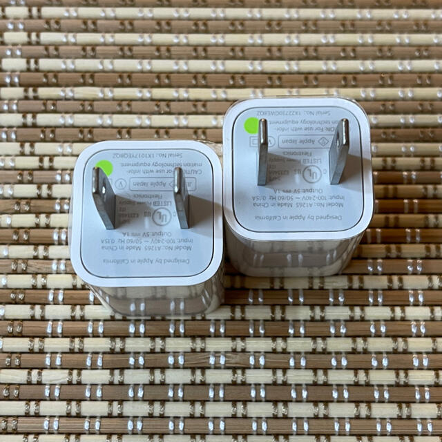Apple(アップル)のiPhone付属 USBアダプター Apple 充電器 ２個 スマホ/家電/カメラの生活家電(変圧器/アダプター)の商品写真