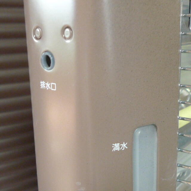 山善(ヤマゼン)の電気ストーブ 加湿機能付き 遠赤外線 山善 YAMAZEN DSE-KC103 スマホ/家電/カメラの冷暖房/空調(電気ヒーター)の商品写真