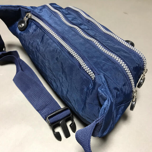 新品ウエストポーチ ウエストバッグ ボディバッグ メンズ レディース紺系 レディースのバッグ(ボディバッグ/ウエストポーチ)の商品写真