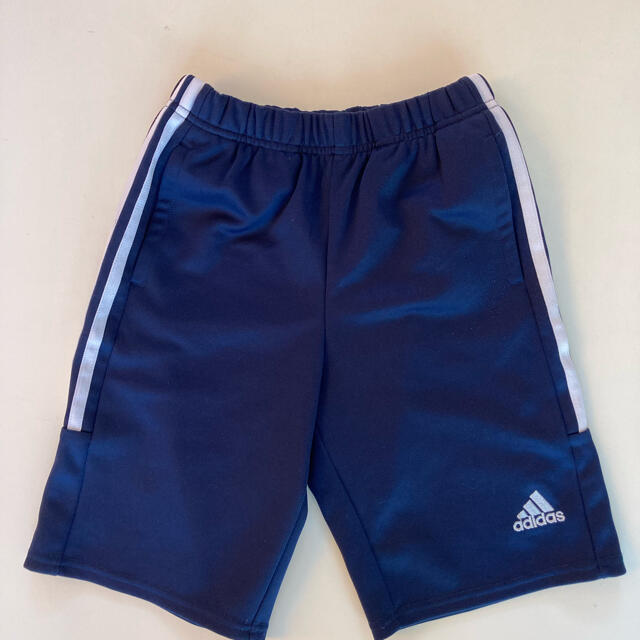 adidas(アディダス)のアディダス　ジャージハーフパンツ　130㎝ キッズ/ベビー/マタニティのキッズ服男の子用(90cm~)(パンツ/スパッツ)の商品写真