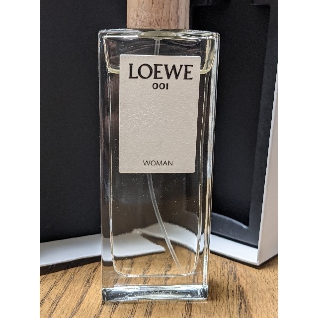 LOEWE(ロエベ)のLOEWE 001 オードゥ パルファン  ロエベ 001 50ml コスメ/美容の香水(香水(女性用))の商品写真
