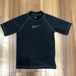 ナイキ(NIKE)のNIKE・ラッシュガード半袖・130(水着)