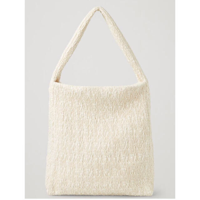 COS(コス)の新品COSスモッキング刺繍オーバーサイズ買い物バッグ(ホワイト) レディースのバッグ(ショルダーバッグ)の商品写真