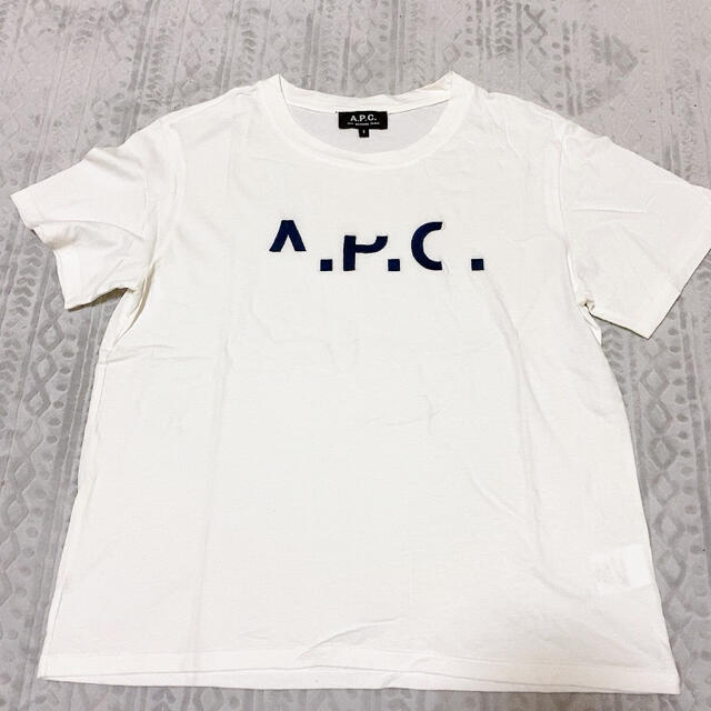 A.P.C(アーペーセー)のロゴTシャツ　Ｓサイズ レディースのトップス(Tシャツ(半袖/袖なし))の商品写真