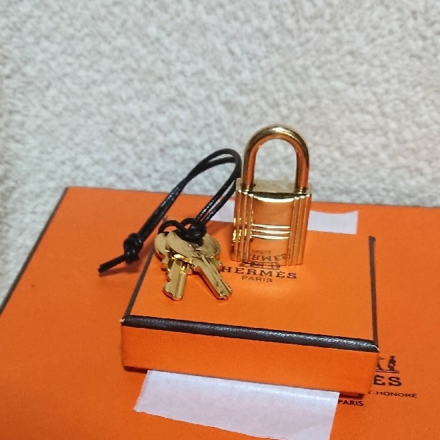 アクセサリーHERMES ゴールドカデナパドロック南京錠、鍵付き！