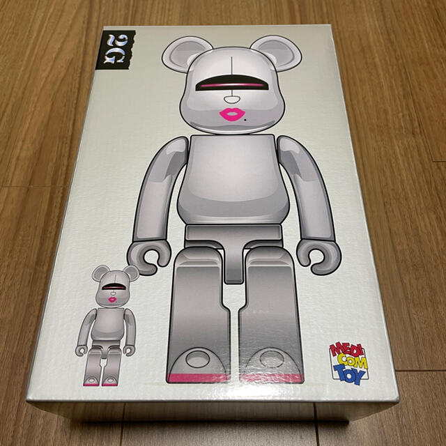 MEDICOM TOY(メディコムトイ)のBE@RBRICK SORAYAMA 2G SILVER 100％ & 400％ エンタメ/ホビーのフィギュア(その他)の商品写真