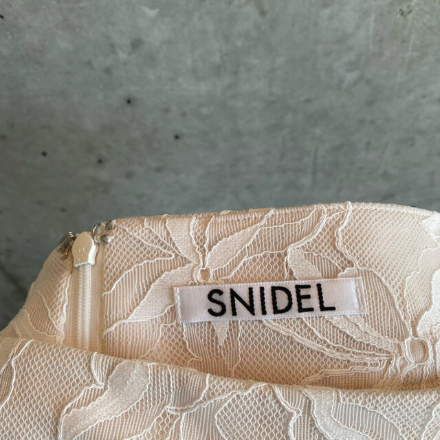 SNIDEL(スナイデル)のsnidel レース　タイトスカート レディースのスカート(ひざ丈スカート)の商品写真