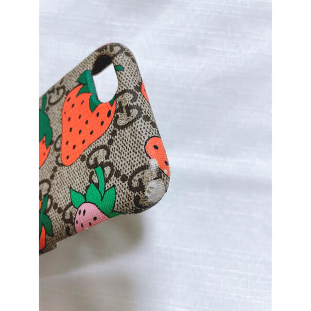 Gucci(グッチ)のGUCCI iPhone8ケース　いちご限定 スマホ/家電/カメラのスマホアクセサリー(iPhoneケース)の商品写真