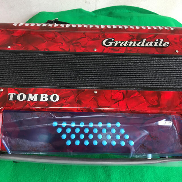 grandaile.tombo.ＧＴ32未使用デモアコ、新品入手不可、傷極小 楽器の鍵盤楽器(アコーディオン)の商品写真