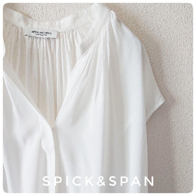 Spick & Span(スピックアンドスパン)のSpick&Span オフホワイト ドレープ デザイン ブラウス Fサイズ レディースのトップス(シャツ/ブラウス(半袖/袖なし))の商品写真