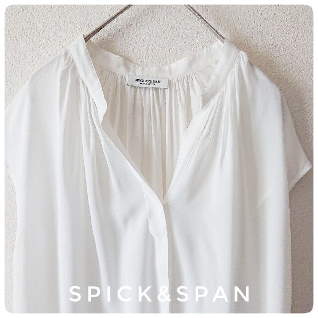 Spick & Span(スピックアンドスパン)のSpick&Span オフホワイト ドレープ デザイン ブラウス Fサイズ レディースのトップス(シャツ/ブラウス(半袖/袖なし))の商品写真