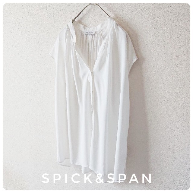 Spick & Span(スピックアンドスパン)のSpick&Span オフホワイト ドレープ デザイン ブラウス Fサイズ レディースのトップス(シャツ/ブラウス(半袖/袖なし))の商品写真