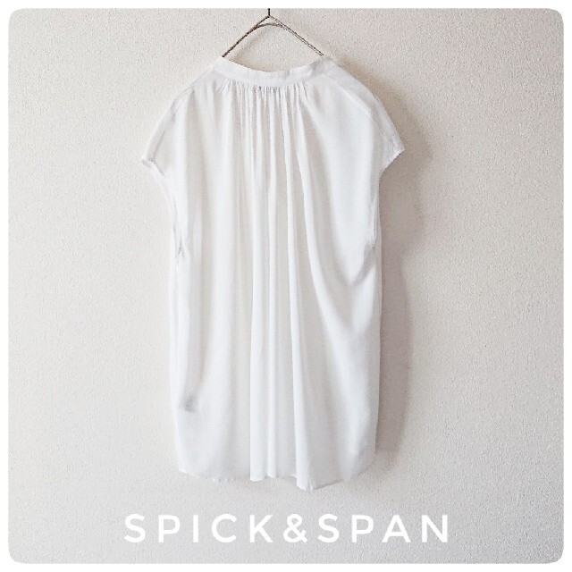 Spick & Span(スピックアンドスパン)のSpick&Span オフホワイト ドレープ デザイン ブラウス Fサイズ レディースのトップス(シャツ/ブラウス(半袖/袖なし))の商品写真