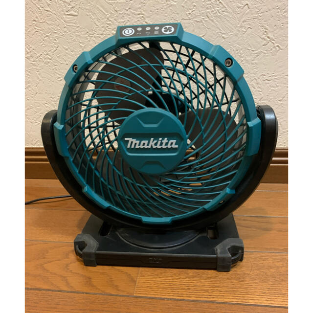 Makita(マキタ)のmakita充電式ファン　扇風機 スマホ/家電/カメラの冷暖房/空調(扇風機)の商品写真
