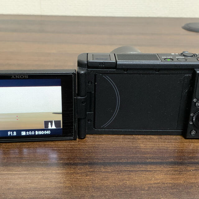 SONY(ソニー)のSony ZV-1とシューティンググリップGP-VPT2BT スマホ/家電/カメラのカメラ(コンパクトデジタルカメラ)の商品写真