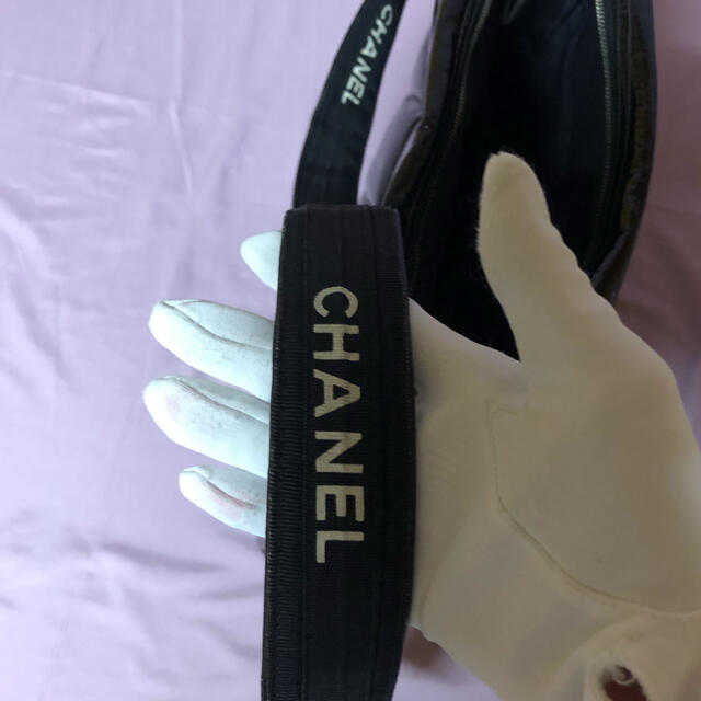 CHANEL(シャネル)のシャネル　エナメル　ショルダーバッグ レディースのバッグ(ショルダーバッグ)の商品写真