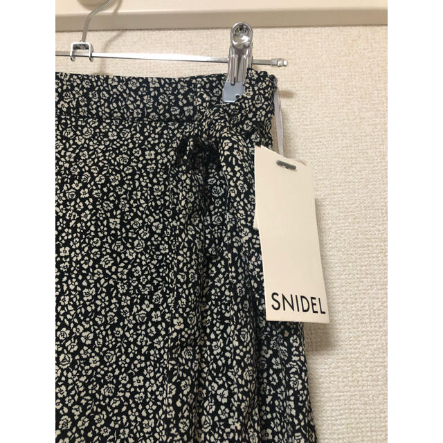 SNIDEL(スナイデル)のスナイデル　❤︎    プリントラップスカート レディースのスカート(ロングスカート)の商品写真