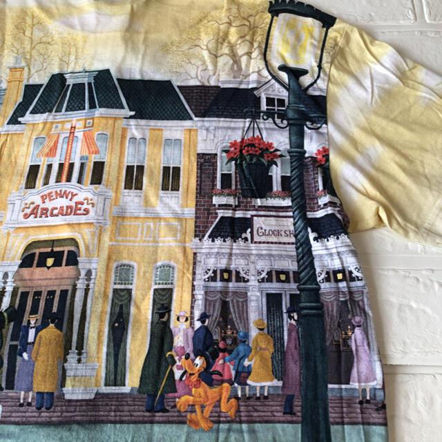Disney(ディズニー)の新品同様 ディズニー 総柄 Tシャツ 両面プリント Sサイズ レディースのトップス(Tシャツ(半袖/袖なし))の商品写真