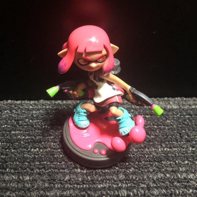 スプラトゥーン　amiibo アミーボ　ガール　ネオンピンク エンタメ/ホビーのフィギュア(ゲームキャラクター)の商品写真